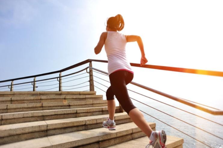 tập thể dục tăng cân leo cầu thang